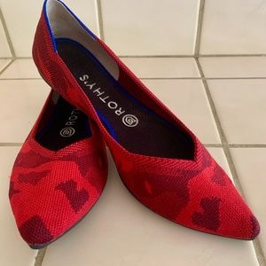 Rothy’s  The Point in Red Camo size 9.5
